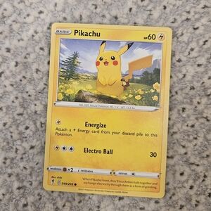 POKEMON TCG Card Pikachu Common Evolving Skies 049/203